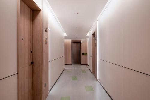 holiday inn shanghai tourism zone by ihg