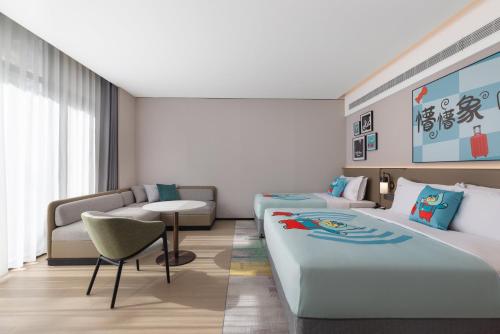 holiday inn shanghai tourism zone by ihg