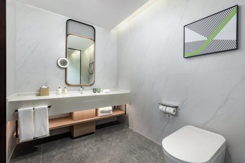 holiday inn shanghai tourism zone by ihg