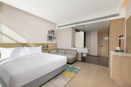 holiday inn shanghai tourism zone by ihg