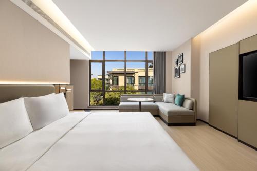 holiday inn shanghai tourism zone by ihg