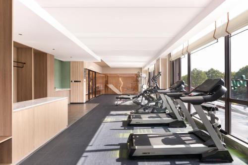holiday inn shanghai tourism zone by ihg