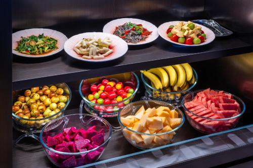 holiday inn shanghai tourism zone by ihg