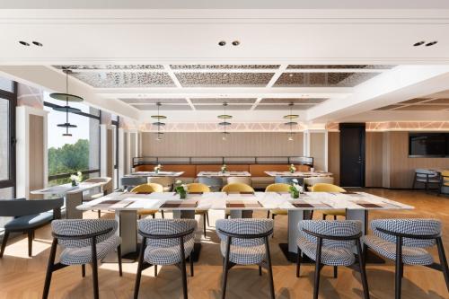 holiday inn shanghai tourism zone by ihg