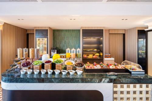 holiday inn shanghai tourism zone by ihg