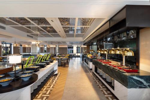 holiday inn shanghai tourism zone by ihg