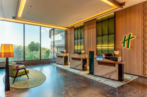 holiday inn puer jingmai