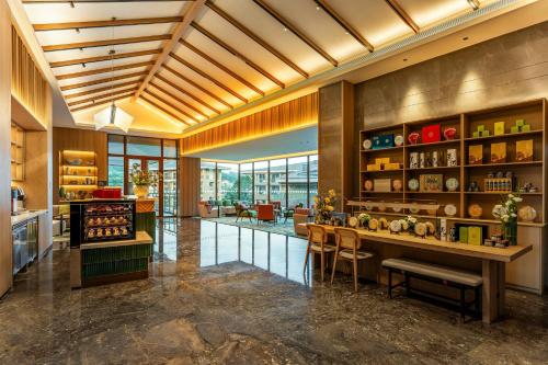 holiday inn puer jingmai