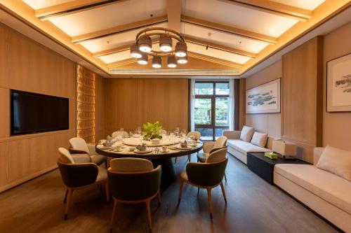 Holiday Inn Puer Jingmai,,4 star