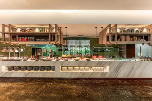 holiday inn puer jingmai