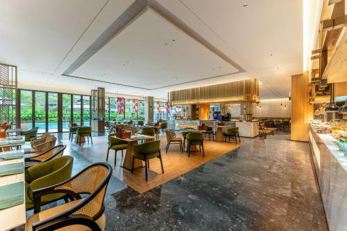 holiday inn puer jingmai
