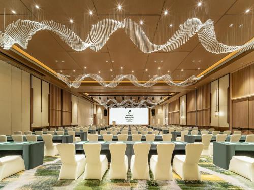holiday inn puer jingmai