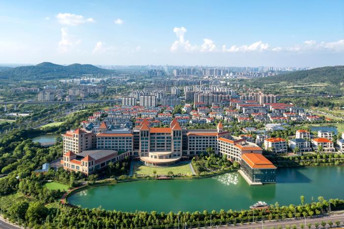 crowne plaza xiangyang fuchun lakeside by ihg