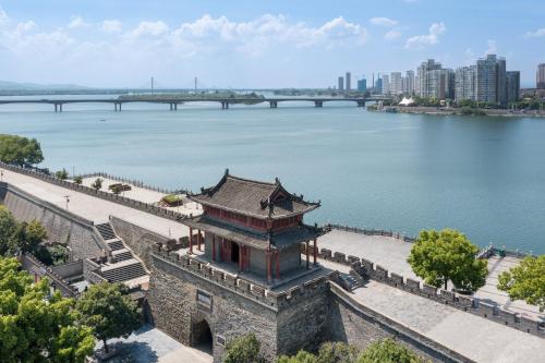 crowne plaza xiangyang fuchun lakeside by ihg