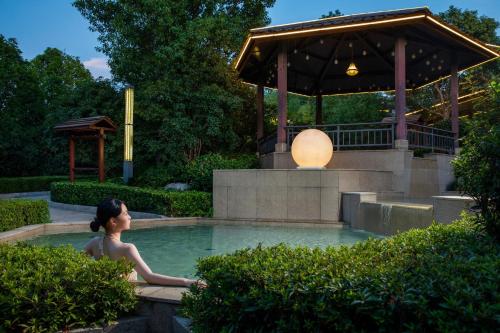 crowne plaza xiangyang fuchun lakeside by ihg