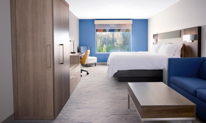 holiday inn express plainwell by ihg