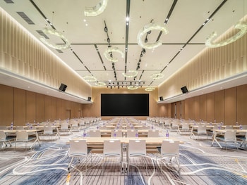 holiday inn express xinxiang pingyuan new area by ihg