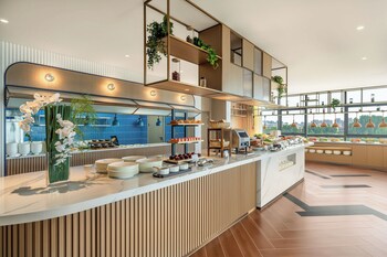 holiday inn express xinxiang pingyuan new area by ihg