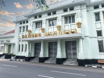 holiday inn express bandung braga by ihg