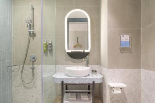 holiday inn express bandung braga by ihg