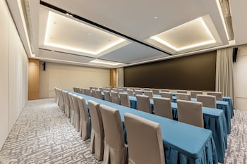 holiday inn express luding by ihg