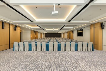 holiday inn express luding by ihg