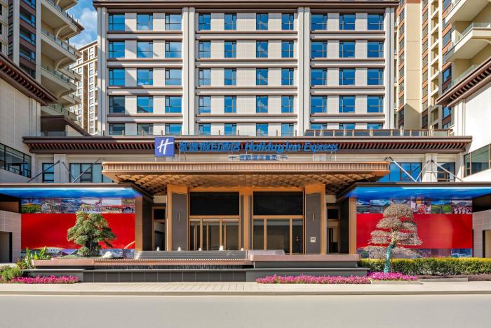 holiday inn express luding by ihg
