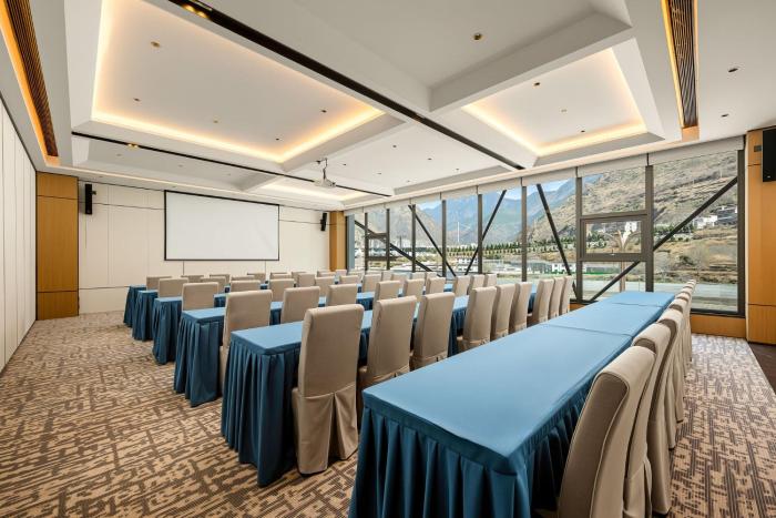 holiday inn express luding by ihg