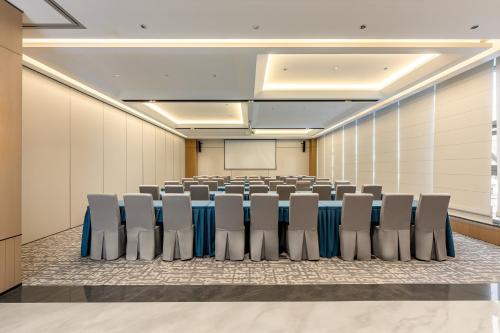 holiday inn express luding by ihg