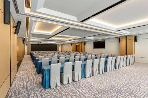 holiday inn express luding by ihg