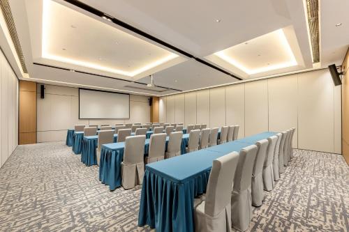 holiday inn express luding by ihg