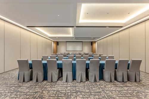 holiday inn express luding by ihg