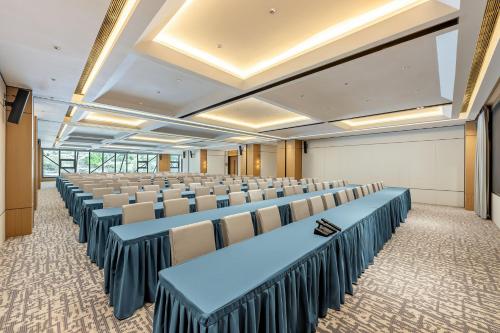 holiday inn express luding by ihg