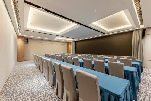 holiday inn express luding by ihg