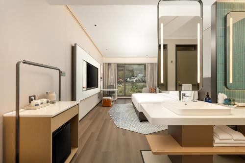 holiday inn express luding by ihg