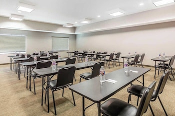 garner hotel houston westheimer by ihg