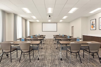 garner hotel houston westheimer by ihg