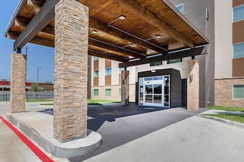 garner hotel houston westheimer by ihg