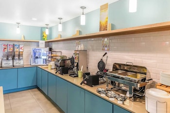 garner hotel houston westheimer by ihg