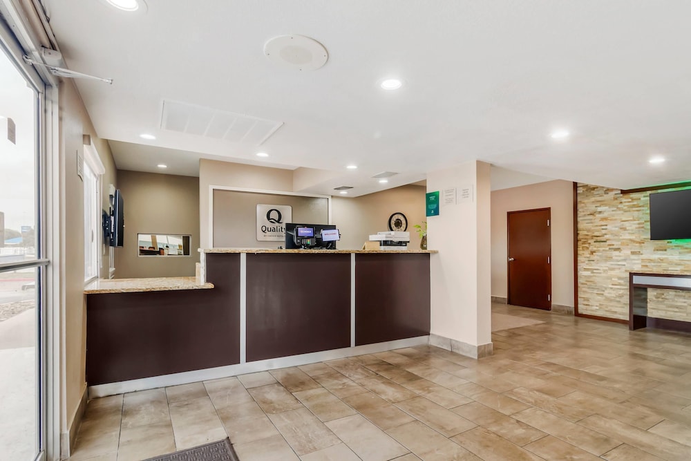 quality inn and suites near six flags and medical center