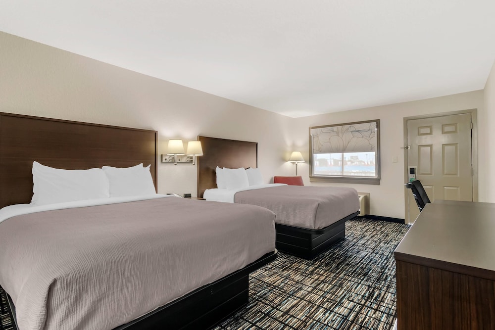 quality inn and suites near six flags and medical center