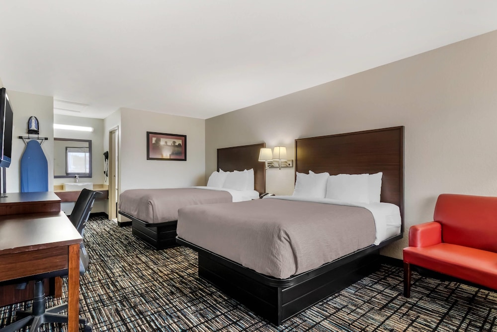 quality inn and suites near six flags and medical center