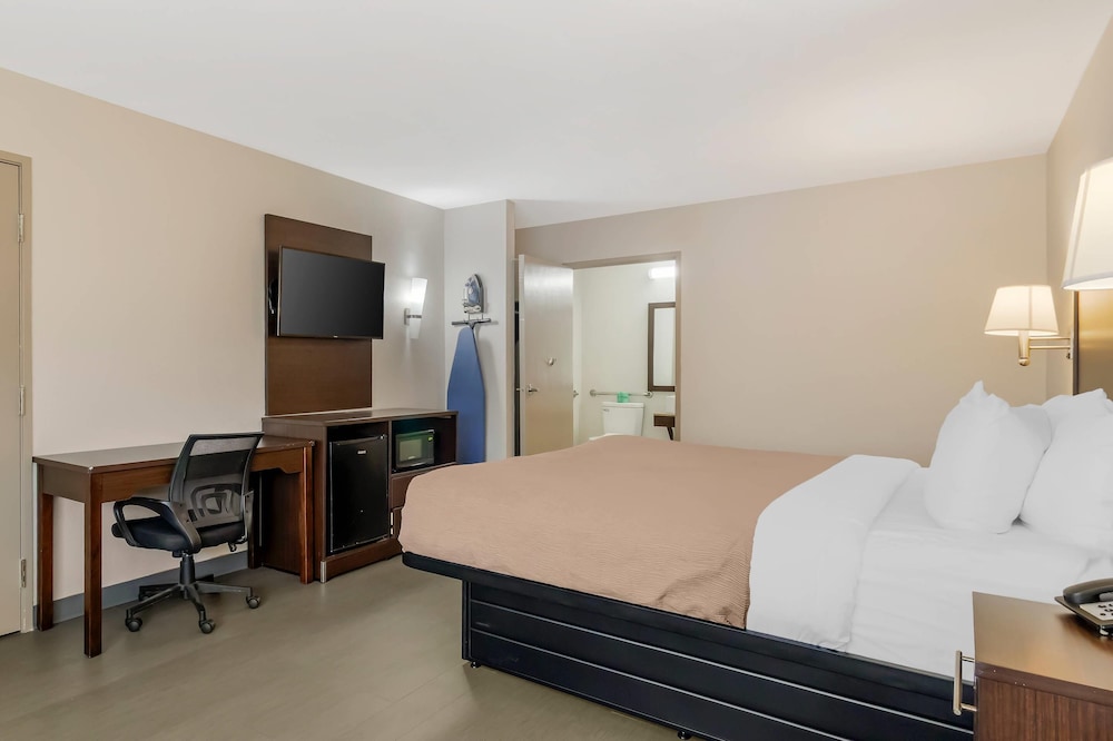quality inn and suites near six flags and medical center