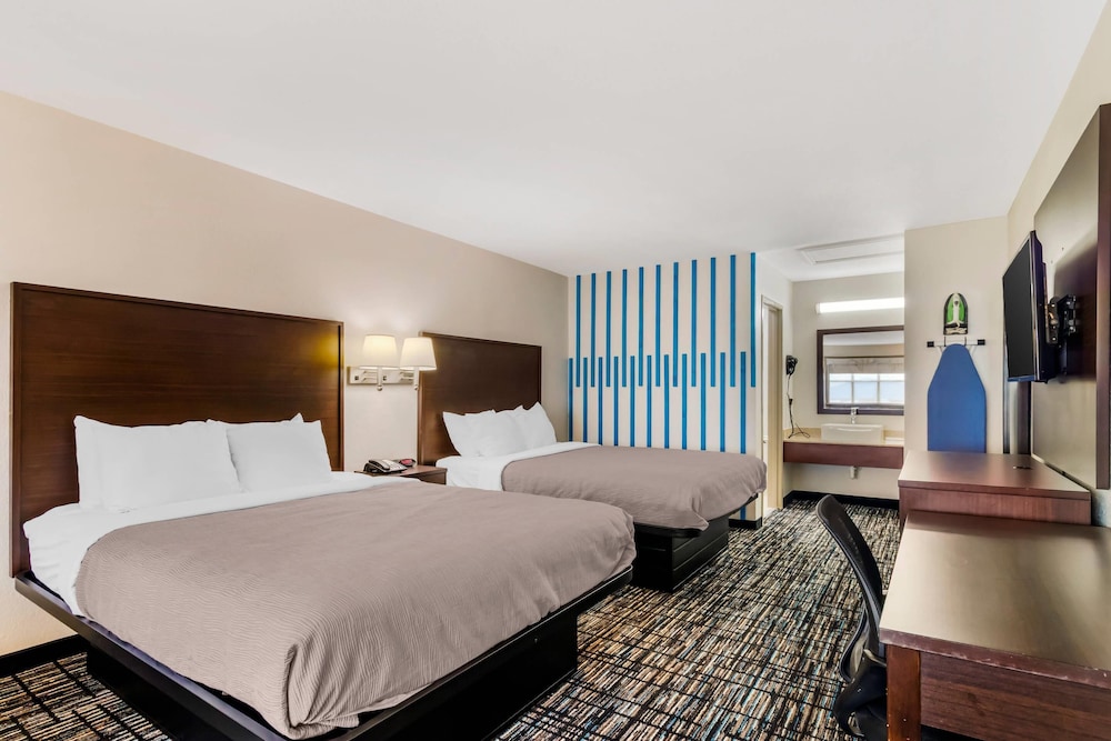 quality inn and suites near six flags and medical center