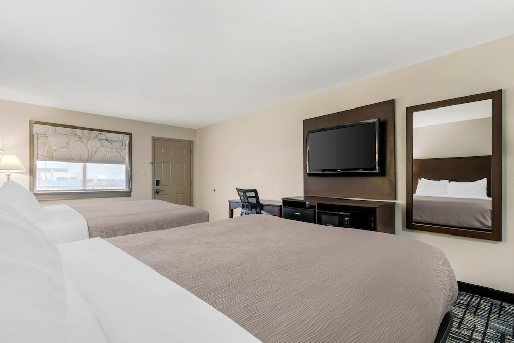 quality inn and suites near six flags and medical center