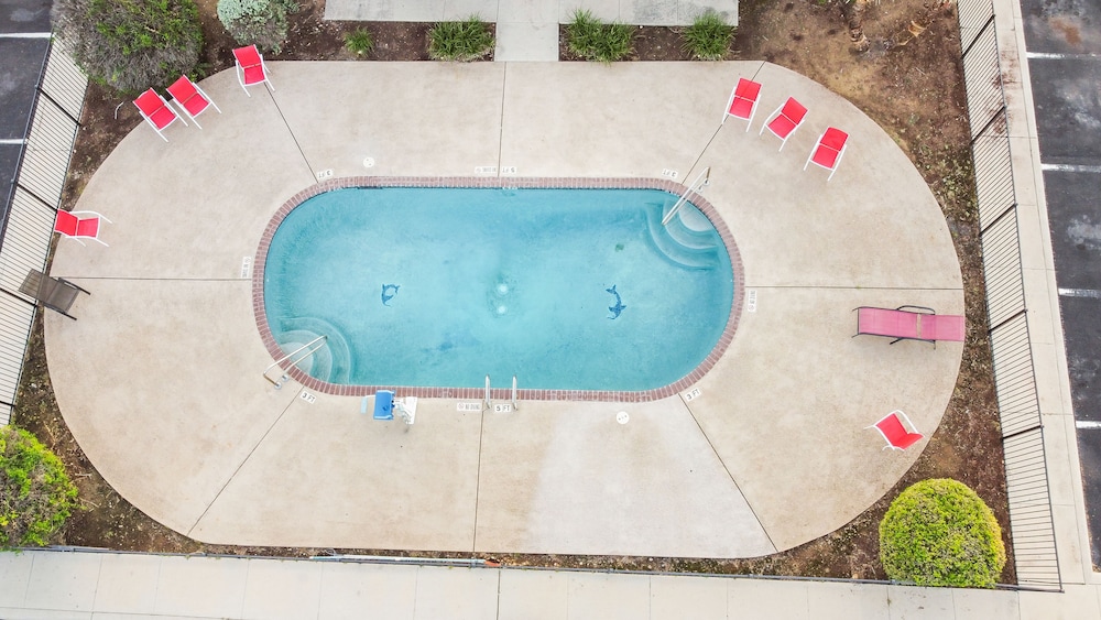 quality inn and suites near six flags and medical center