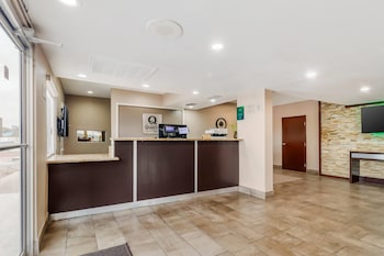 quality inn and suites near six flags and medical center