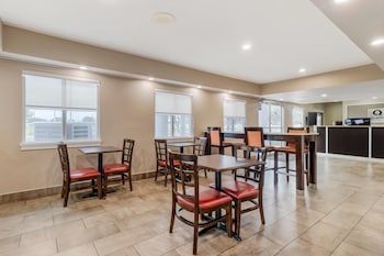 quality inn and suites near six flags and medical center