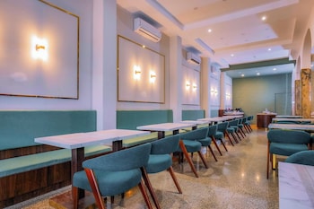 front one hotel mesir surabaya