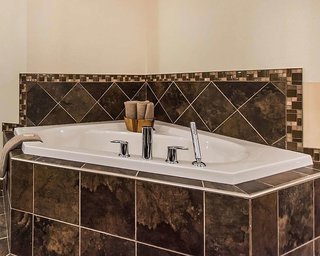 Quality Inn,New Brunswick>>Moncton,3 star